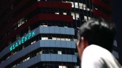 Aktivis Tembakkan Laser Save KPK ke Gedung Merah Putih