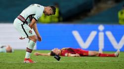 Ekspresi Ronaldo Banting Ban Kapten usai Portugal Tersingkir dari Euro 2020