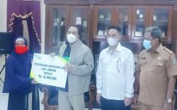 Pangandaran Daerah Pertama di Indonesia yang Asuransikan Para Penderes Kelapa<