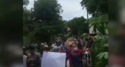 Video Warga Mengamuk Datangi Rumah Bidan di Bangkalan Diduga Takut Dites Swab