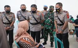 Tinjau Vaksinasi Massal di Cirebon, Kapolda Jabar: Target 5.000, yang Datang 10.000<