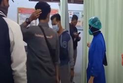 Video Korban KMP Yunice yang Selamat Terjun ke Laut