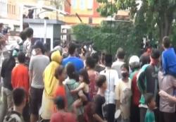 Video Pria di Penjaringan Terjebak dalam Gorong-gorong 