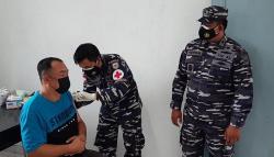 Lanal Saumlaki Sasar Vaksinasi Masyarakat Maritim Maluku