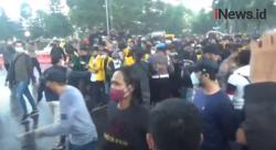 Video Bentrokan Mahasiswa dengan Polisi Warnai Demo Save KPK di Banjarmasin