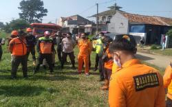 Asyik Berfoto, Remaja Perempuan Jatuh dan Tenggelam di Sungai Citarum  <