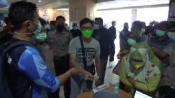 Ribuan Warga Berebut Ikut Vaksinasi di RSUP M Jamil Padang hingga Berebut Antrean