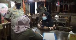Video Dua Rumah Makan di Pasar Minggu Disegel Aparat
