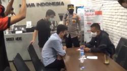 Petugas Gabungan Tutup Kafe dan Lapak PKL di Kota Bandung, Pengunjung Bubar<