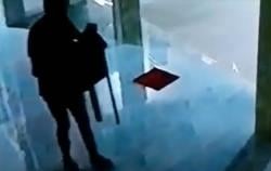 Terekam CCTV, Pencuri Mengendap-Endap Gasak Isi Kotak Amal Masjid di Medan