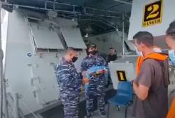 Video Terdampar di Malaysia,  Lima Nelayan Dijemput TNI AL dengan KRI Kerambit-627<