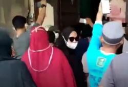 Video Emak-Emak di Sumut Beraksi Gerebek Lokasi Judi<