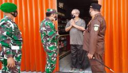 Nekat Tetap Buka saat PPKM Darurat, Toko di Garut Ditutup Paksa