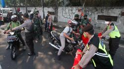 Ribuan Kendaraan Putar Balik di Pos Penyekatan Kalideres