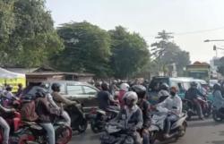 Video PPKM Darurat Timbulkan Kerumunan dan Kemacetan saat Bareng Pertama Kerja