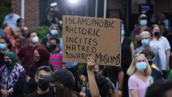 Bangunan Masjid di Paris Dicoret Tulisan Anti-Islam