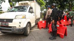 Brimob Dilengkapi Senjata Gas Air Mata Jaga Pos Penyekatan PPKM Darurat