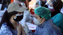 Parpol di Jawa Barat Gelar Vaksinasi Massal, Peserta Membeludak 