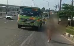 Palembang Heboh, Perempuan Lepas Pakaian di Tengah Jalan, Banyak yang Merekam    <