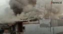 Video Bengkel Mobil di Cengkareng Ludes Terbakar