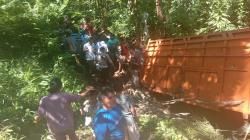 Truk Pengangkut Pupuk Masuk Jurang di Tapteng, Sopir dan Kernet Tewas Terjepit