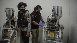 Polda Jabar Gerebek Pabrik Obat Terlarang, Jutaan Pil Double L Disita
