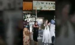 Viral Emak-Emak ASN di Pasuruan Joget di Kafe Kala PPKM Darurat