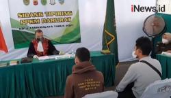 Video Pedagang Bubur dan Pengusaha Kayu Didenda Rp5 Juta Langgar PPKM Darurat<