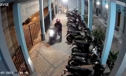 Pencuri Gondol 2 Motor di Mojokerto Terekam CCTV, Pelaku Masih Anak-Anak 
