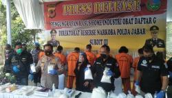 Terbongkar, Pasutri Jadi Aktor Utama Home Industri Obat Ilegal di Lembang KBB