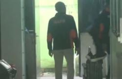 Video Polisi Olah TKP Kebakaran Gudang Vaksin Puskesmas Sumur Batu