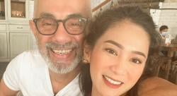 Menikah dengan Pria Lebih Tua 18 Tahun, Bunga Zainal: Suami Rajin Olahraga, Soal Seks yang Muda Kalah Putus