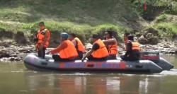 Video Bermain di Pinggiran Sungai,  Bocah Perempuan Hanyut Terbawa Arus Sungai