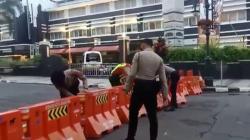 Mobilitas Warga Hanya Berkurang 10 Persen, Penyekatan Jalan di Bandung Bakal Dievaluasi<