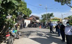 Ratusan Personel Diterjunkan Pastikan Prokes di Rumah Duka Bupati Bekasi<