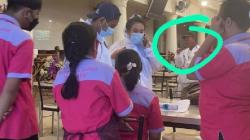 Foto Viral Petugas Detector Covid Merokok saat Tracing Warga, Netizen Geram