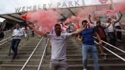 Sesama Suporter Inggris Baku Hantam Jelang Final Piala Eropa 2020, Pertanda Buruk?