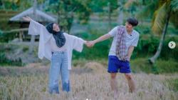 Lesty Kejora Pamer Foto Masa Kecil Rizky Billar, Netizen: Imut Banget  