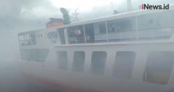 Video Kapal Feri Terbakar di Perairan Selat Bangka, Penumpang Panik