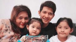 Sembuh dari Covid-19, Iko Uwais Bahagia Ketemu Istri dan Anak  