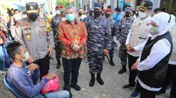 TNI AL Gelar Serbuan Vaksinasi untuk Masyarakat Pesisir Lamongan