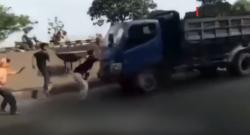 Video 3 Remaja di Bekasi Terlindas saat Buat Konten Mengadang Truk