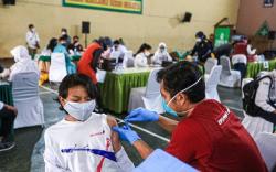 2.000 Siswa SMP dan SMA di Kota Bandung Divaksinasi Covid-19, Berharap Bisa Sekolah Lagi  <