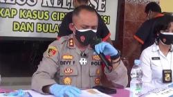 Resmi, AKBP Devy Firmansyah Serahkan Tongkat Komando Polres Kobar kepada AKBP Bayu