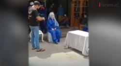 Video Nikah Saat PPKM Darurat, Pengantin Wanita Kenakan Baju Hazmat, Viral