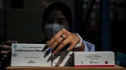 Pemerintah Bagikan 300.000 Paket Obat Gratis untuk Pasien Isolasi Mandiri