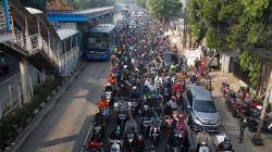 Macet Panjang Imbas Penyekatan PPKM Darurat di Mampang Prapatan