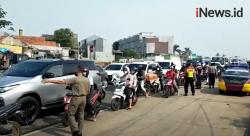 Video Suasana Penyekatan Arus Kendaraan di Simpang Salabenda Bogor