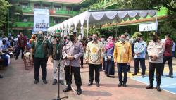 Tinjau Vaksinasi Massal Pelajar, Kapolri : Herd Immunity Terbentuk di Agustus-September<
