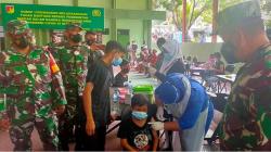 Pangdam Merdeka Tinjau Vaksinasi 1.000 Anak Usia 12-17 Tahun di Kodim Manado<